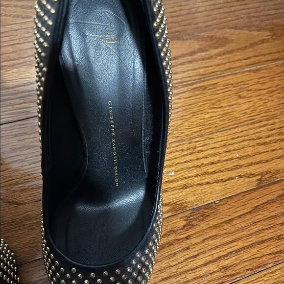 Gold studded pumps   - Picture 8 of 8